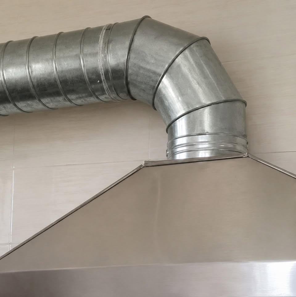 đường ống tho&aacute;t kh&iacute; đủ to v&agrave; &iacute;t gấp kh&uacute;c đột ngột